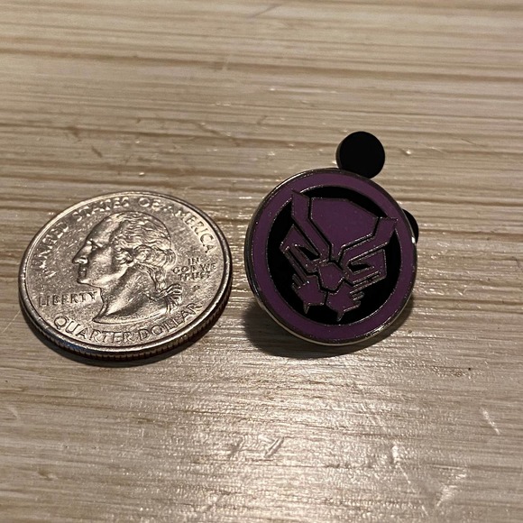 Disney parks Marvel Avenger Black Panther Glitter Enamel Pin limited edition - Picture 2 of 4